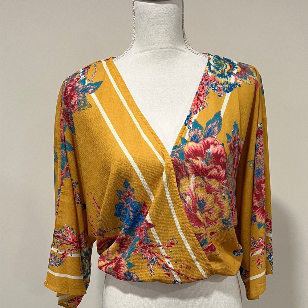 Flying Tomato Floral Cropped Blouse Size M